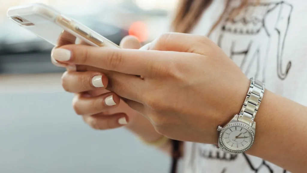 Six Tips to Avoid The “Hi Mum Scam” These School Holidays