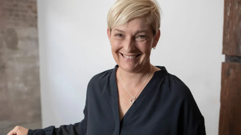 From Employee to Founder: Why More Women are Ditching Corporate Jobs for Solo Work